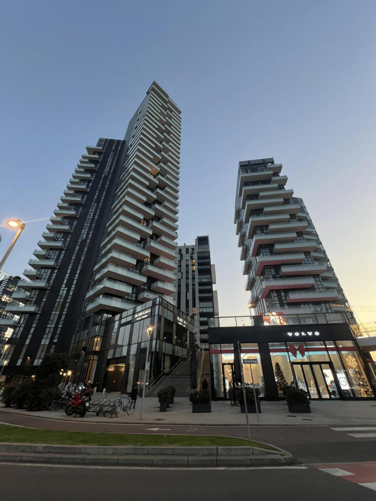 Skyline Solaria Milano — Foto 1